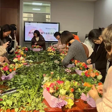 Jinsheng mengadakan acara pengaturan bunga pada 8 Maret Hari Wanita